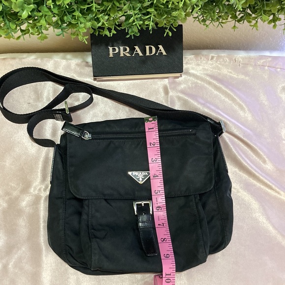 🔥Flash Sale🔥 ❤️ Prada Vintage Nylon Messenger Bag ❤️ - Picture 7 of 17
